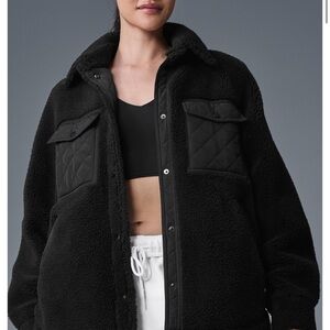 Alo Sherpa Edge Shacket in black